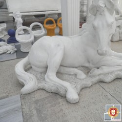 SPLENDIDE CHEVAL COUCHE BLANC (grand modèle)