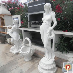 STATUE FEMME A LA COURONNE...